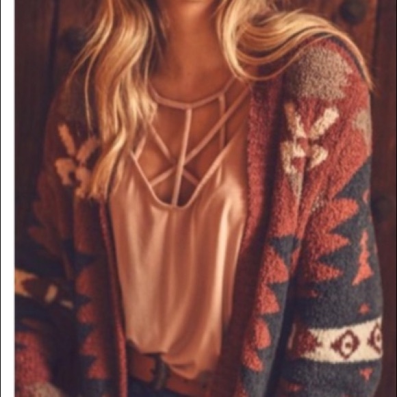 Rose Taupe Lattice V Neck Tank Top - Picture 4 of 7